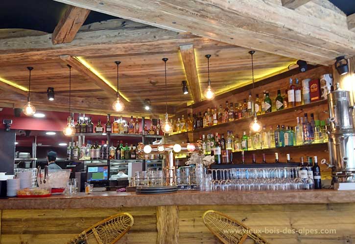 réalisation bardage extérieur de poutre chevrons  pour restaurant en Andorre grossiste vieux bois négoce