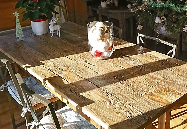 Plateau de table en panneaux 3 plis vieux chêne  bois pour la décoration de chalet de montagne